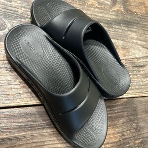 Oofos OOahh Slides Men Size 4/Woman Size 6